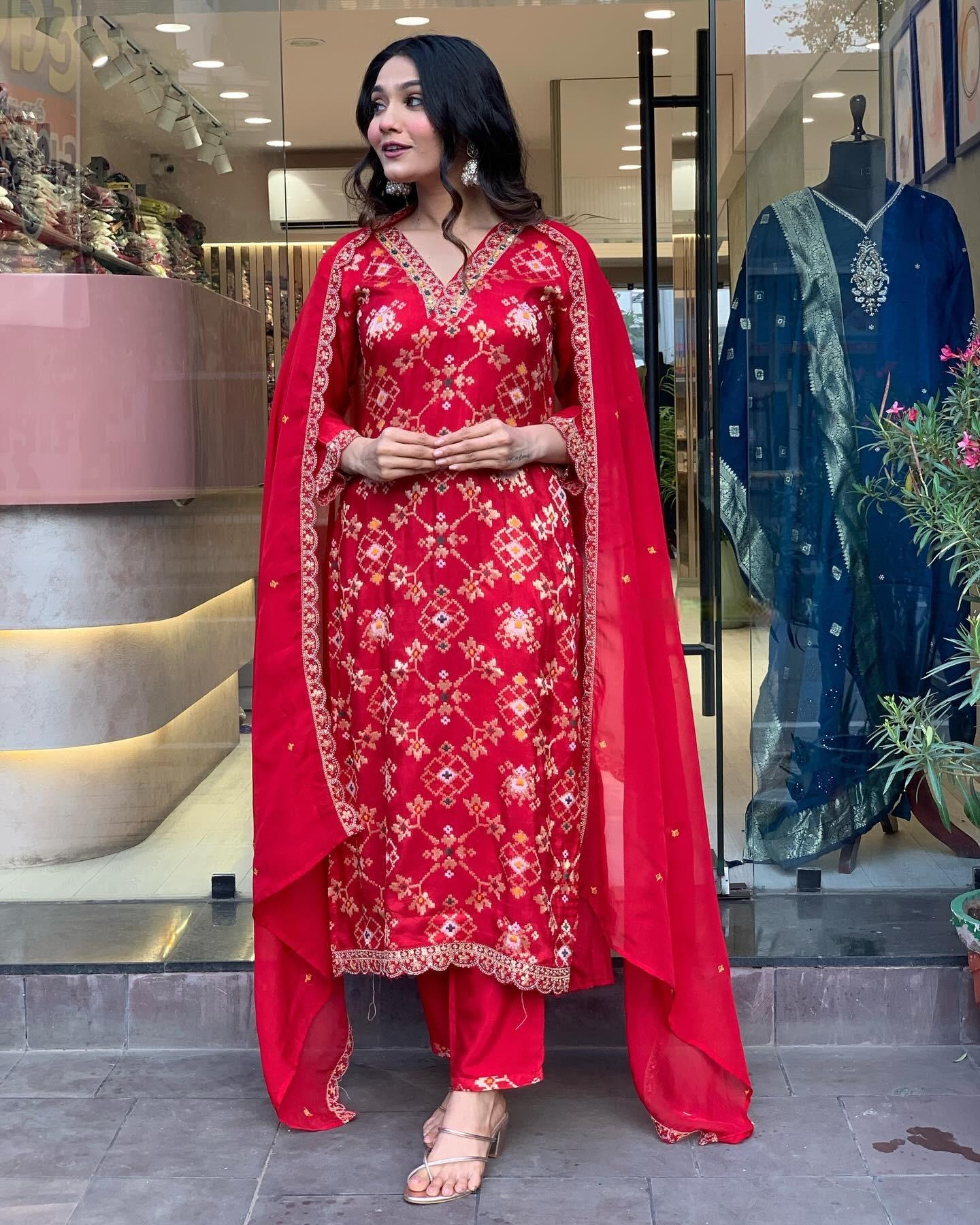 Red Patola Banarasi Kurta Set with Organza Dupatta