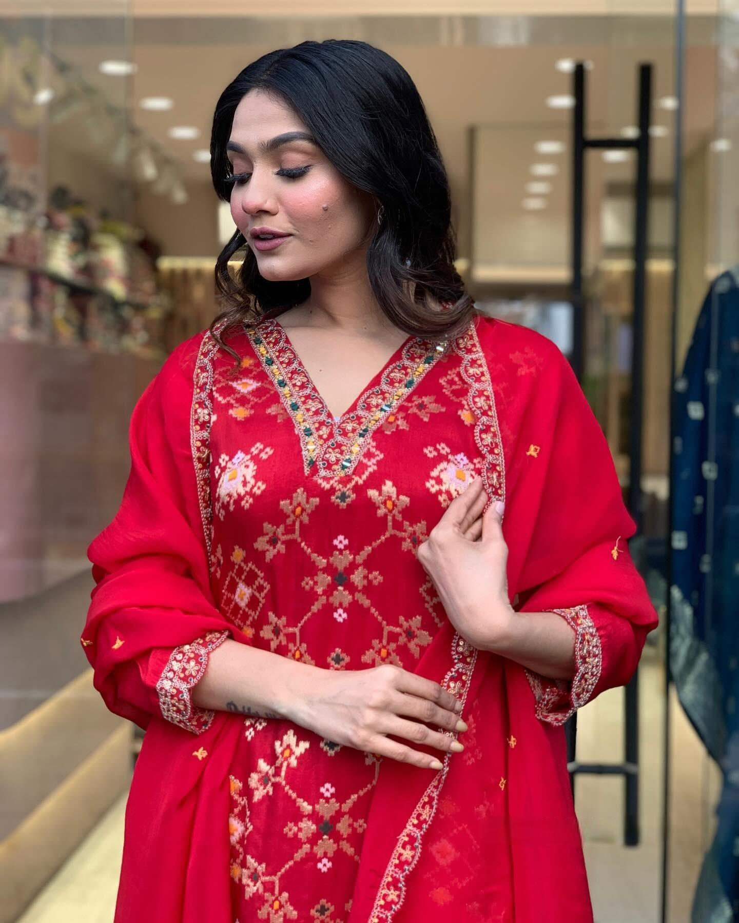 Red Patola Banarasi Kurta Set with Organza Dupatta