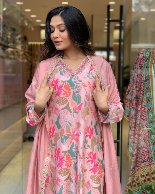 Pink Floral Embroidery Kurta Set with Dupatta